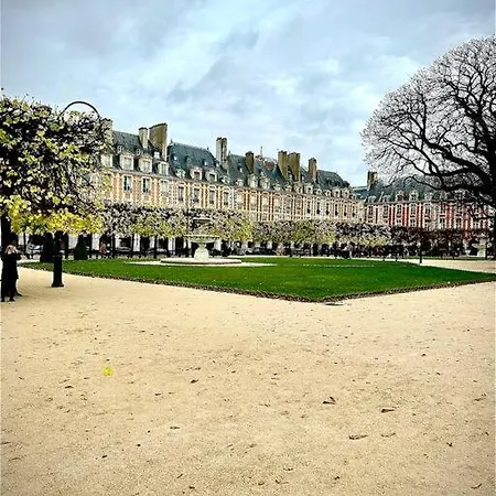 Duplex Sur 2 Etages - Le Marais - Centre