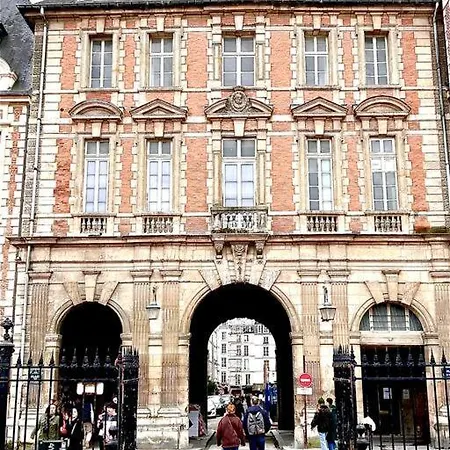 Duplex Sur 2 Etages - Le Marais - Centre